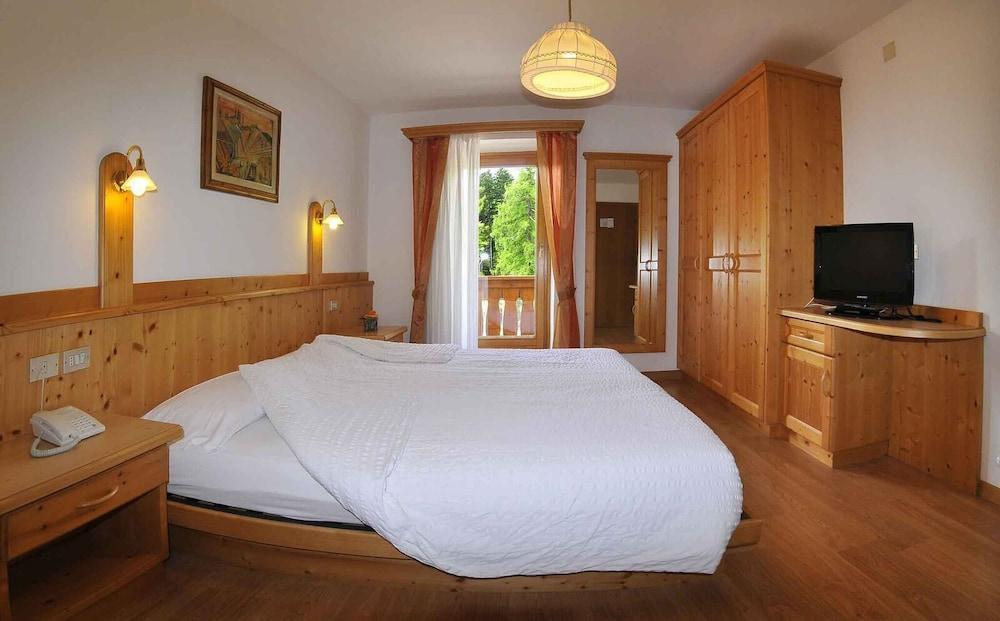 Albergo Nido Verde Chiesa  ภายนอก รูปภาพ
