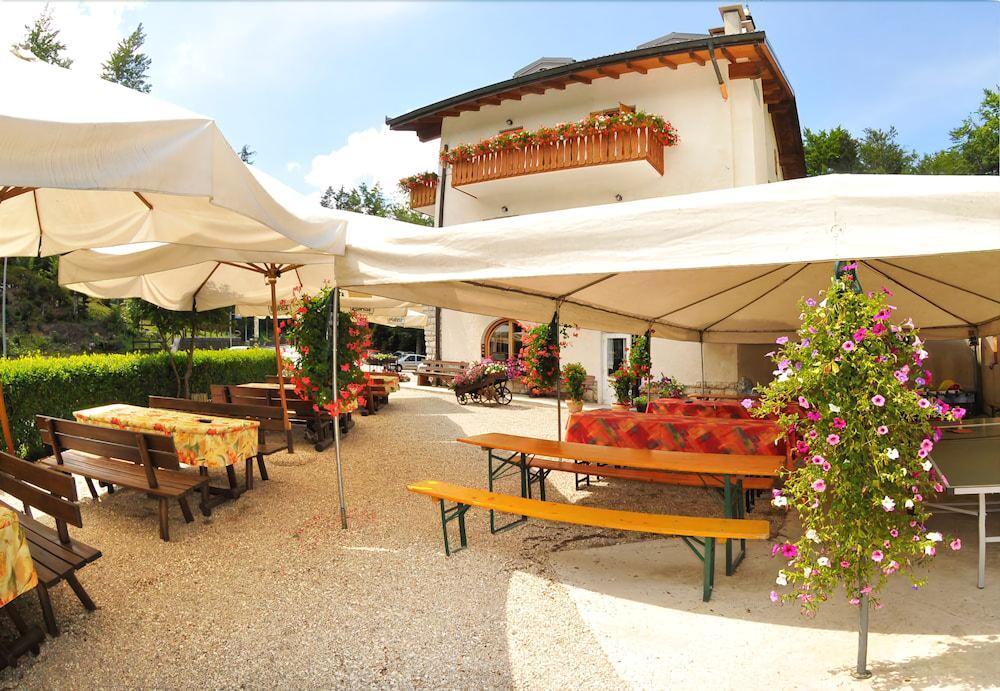 Albergo Nido Verde Chiesa  ภายนอก รูปภาพ